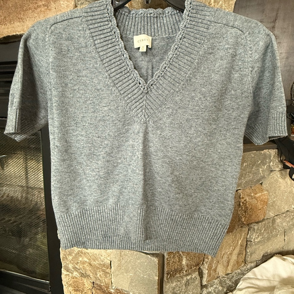 Cyrus Women’s Light Gray V-Neck Sweater